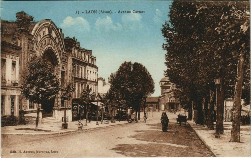 Carte postale ancienne Laon- Avenue Carnot France à Laon