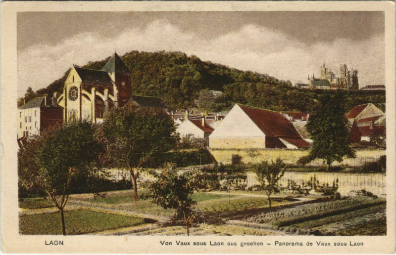 Carte postale ancienne Laon- Panorama de Vaux France à Laon