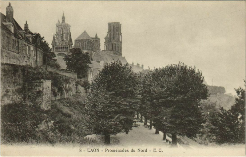 Carte postale ancienne Laon- Promenade du Nord France à Laon