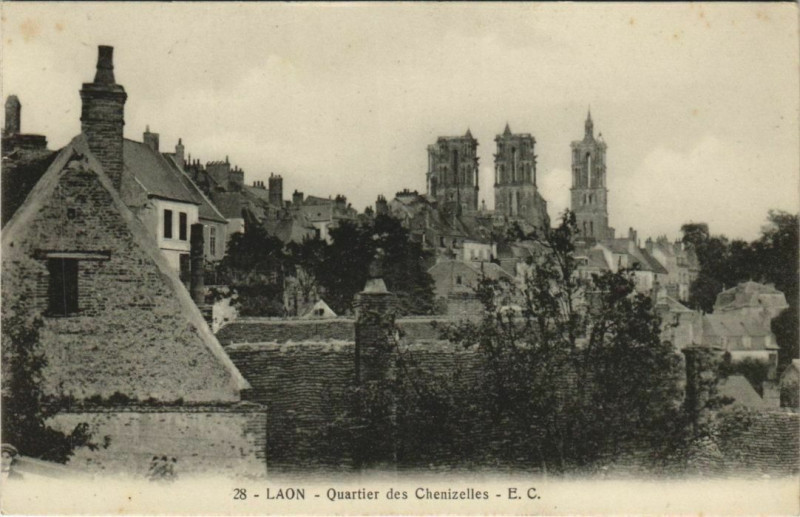 Carte postale ancienne Laon- Quartier des Chenizelles France à Laon