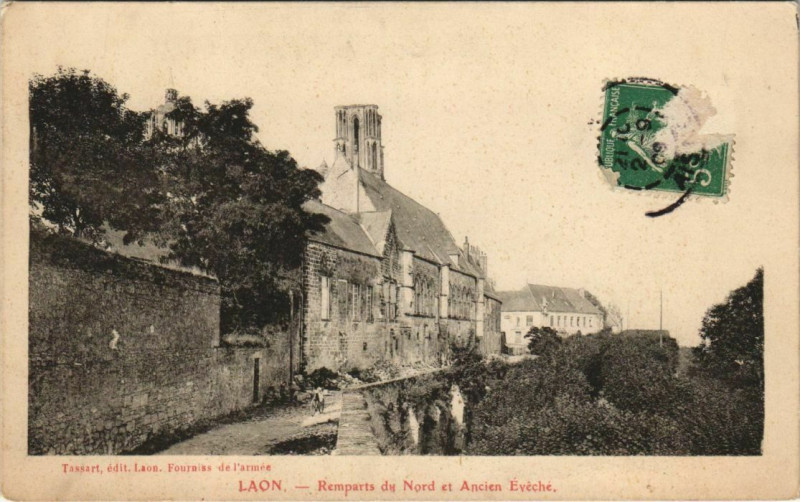 Carte postale ancienne Laon- Remparts du Nord et Ancien Eveche France à Laon