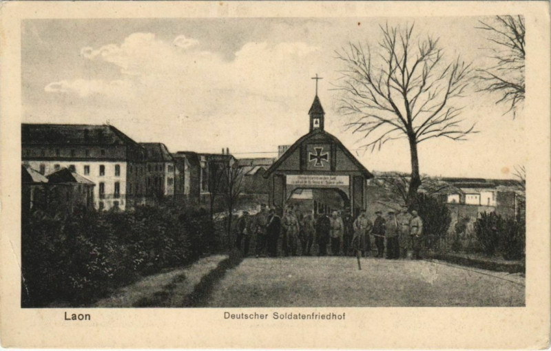 Carte postale ancienne Laon- Deutscher Soldatenfriedhof France à Laon