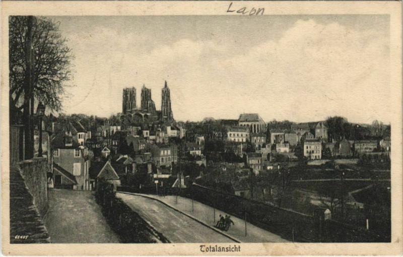 Carte postale ancienne Laon- Totalansicht France à Laon