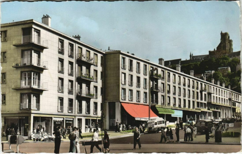 Carte postale ancienne Laon- Avenue Carnot France à Laon
