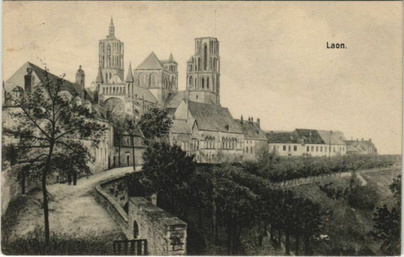 Carte postale ancienne Laon- La Cathedrale France à Laon