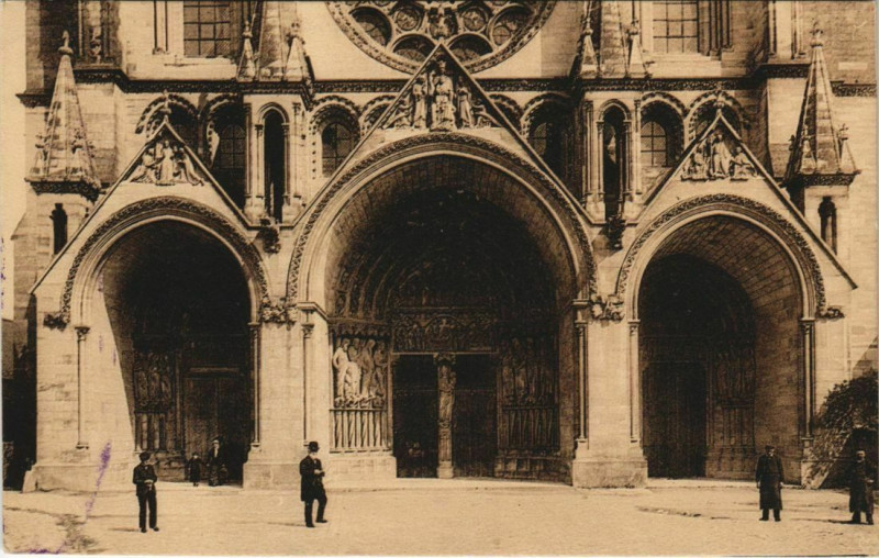 Carte postale ancienne Laon- La Cathedrale ,Portal France à Laon