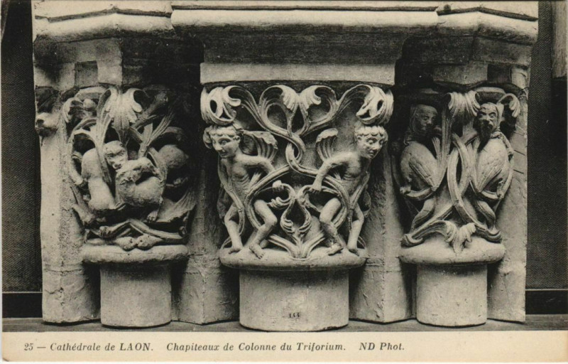 Carte postale ancienne Laon- La Cathedrale ,Chapiteaux de Colonne du Triforium France à Laon