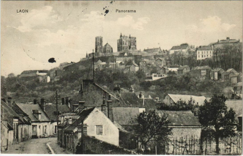 Carte postale ancienne Laon- Panorama France à Laon