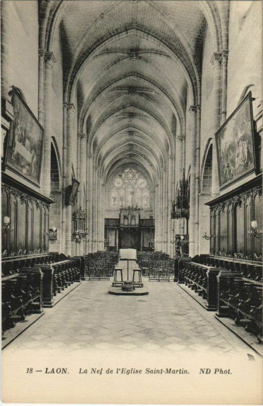 Carte postale ancienne Laon- La Nef de l'EgliseSaint-Martin France à Laon