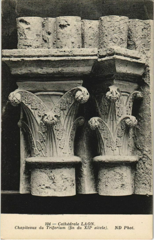 Carte postale ancienne Laon- La Cathedrale ,Chapiteaux du Triforium France à Laon