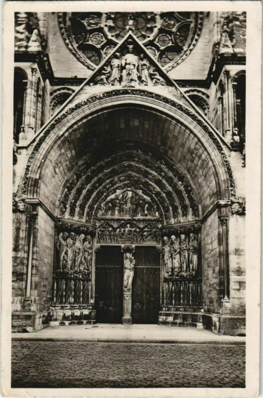 Carte postale ancienne Laon- Le portail de la Cathedrale France à Laon