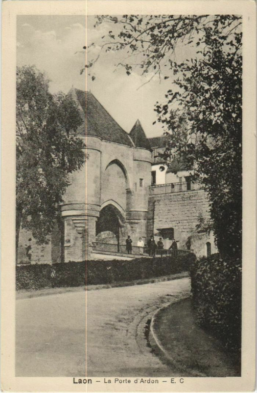 Carte postale ancienne Laon- La Porte d'Ardon France à Laon