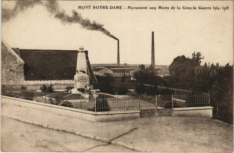 Carte postale ancienne Mont-Notre-Dame - Monument aux Morts de la Grande Guerre à Mont-Notre-Dame