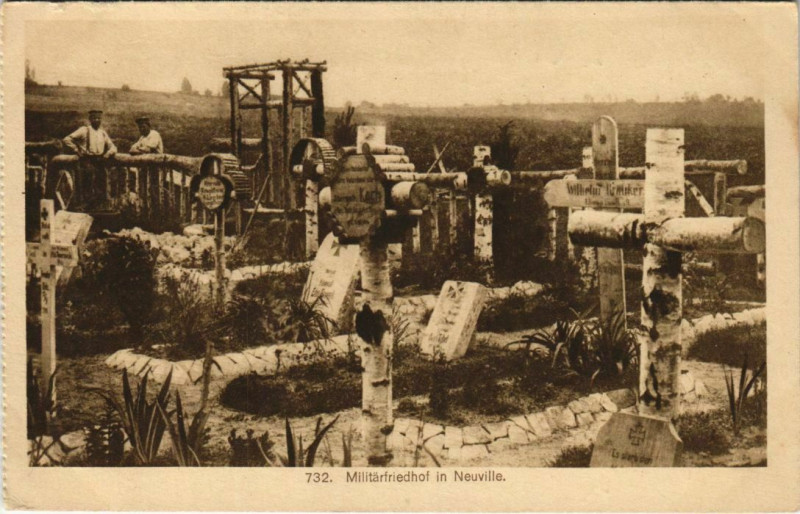 Carte postale ancienne Neuville - Militarfriedhof in Neuville - Cimetiere Militaire