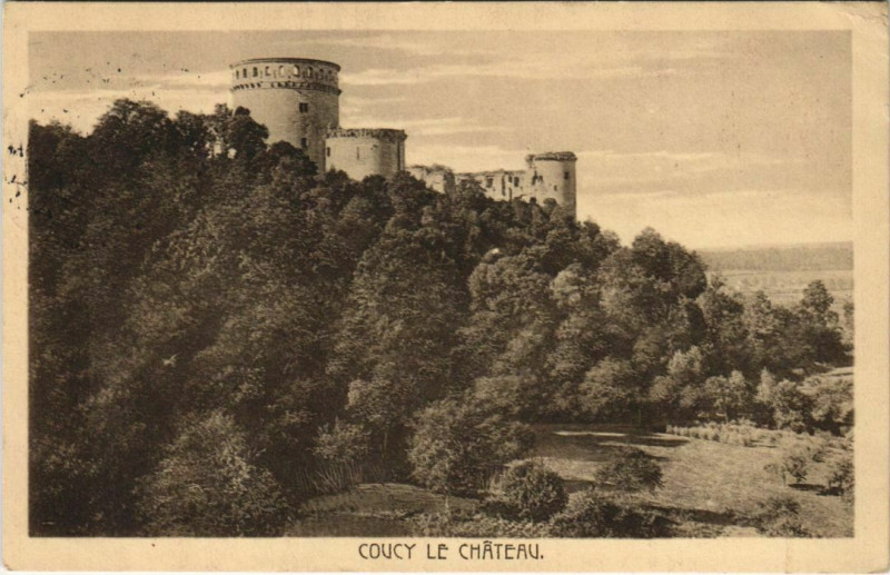 Carte postale ancienne Coucy-le-Chateau - Panorama