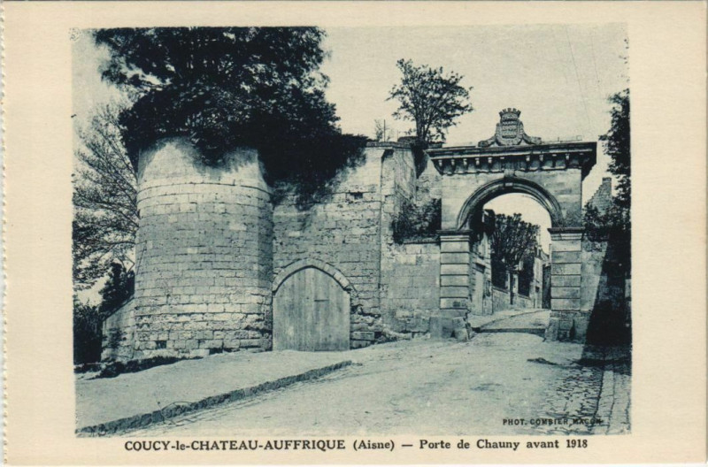 Carte postale ancienne Coucy-le-Chateau-Auffrique - Porte de Chauny avant 1918 à Coucy-le-Château-Auffrique