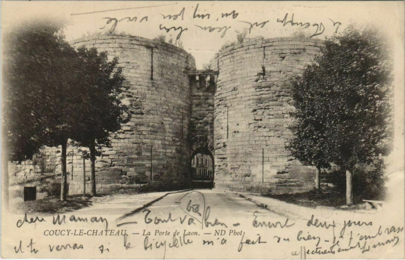 Carte postale ancienne Coucy-le-Chateau - La Porte de Laon à Laon