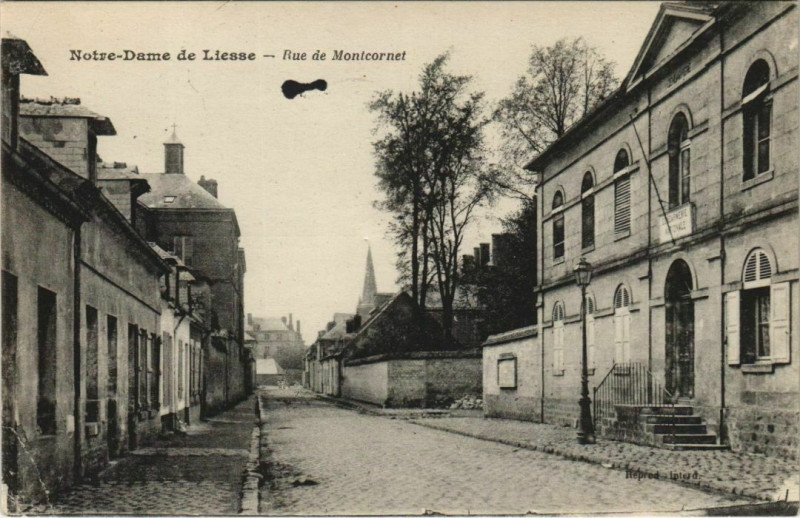 Carte postale ancienne Notre-Dame de Liesse - Rue de Montcornet à Montcornet
