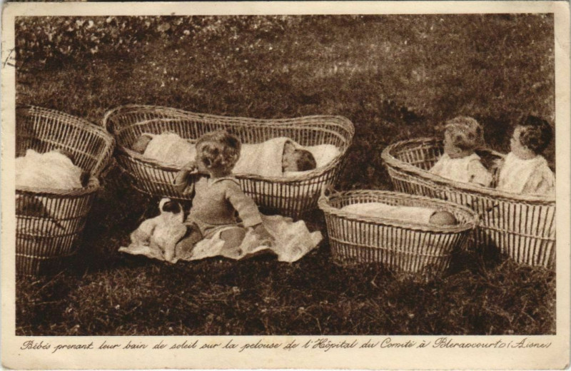 Carte postale ancienne Blerancourt - Hopital du Comte - Bebes à Blérancourt