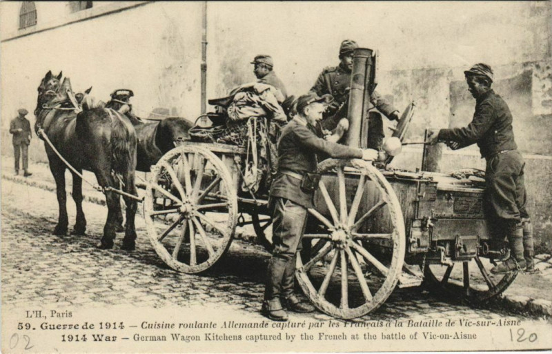 Carte postale ancienne Vic-sur-Aisne - Cuisine Roulante Allemande Capture à Vic-sur-Aisne