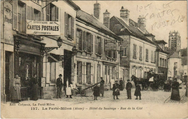 Carte postale ancienne La Ferte-Milon - Hotel du Sauvage - Rue de la Cite à La Ferté-Milon