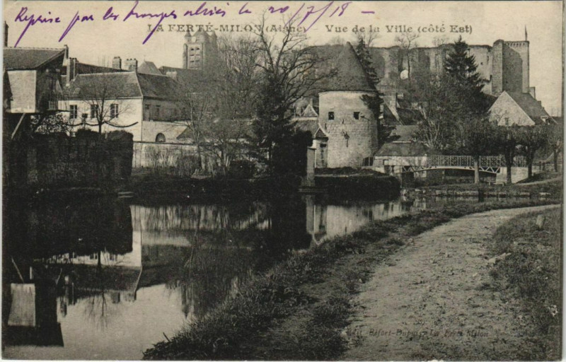 Carte postale ancienne La Ferte-Milon - Vue de la Ville - Cote Est à La Ferté-Milon