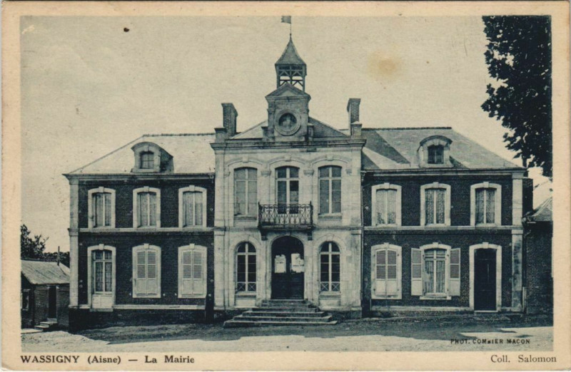Carte postale ancienne Wassigny - La Mairie à Wassigny