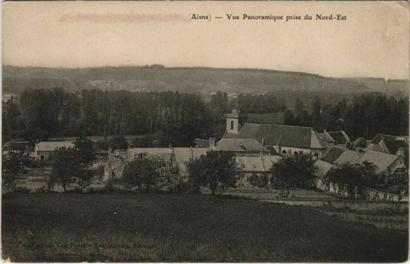 Carte postale ancienne Aisne - View of a Village - Vue Panoramique prise du Nord-Est