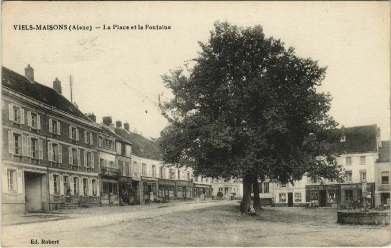 Carte postale ancienne Viels-Maisons - La Place et la Fontaine à Viels-Maisons
