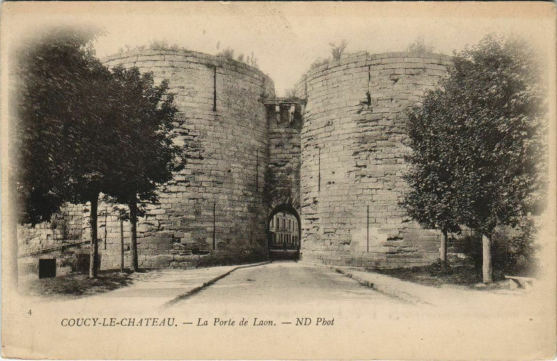 Carte postale ancienne Coucy-le-Chateau - La Porte de Laon à Laon