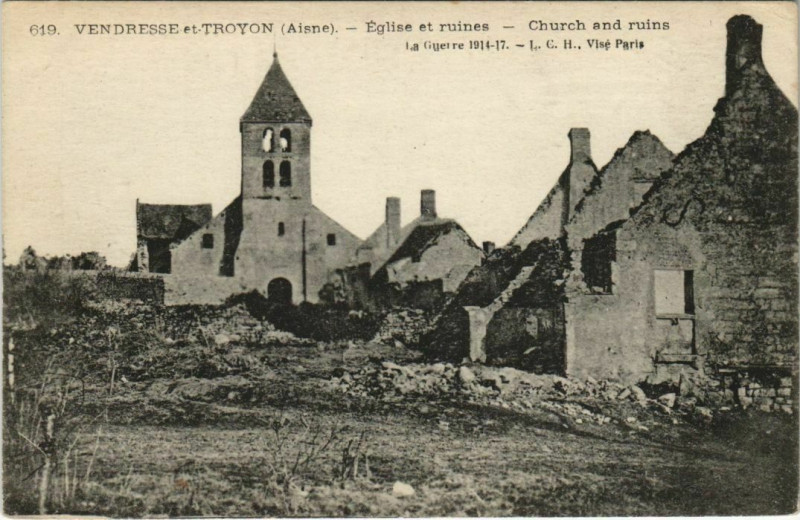 Carte postale ancienne Vendresse-et-Troyon - Eglise et Ruines