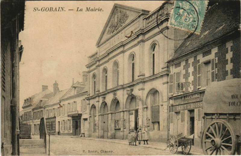 Carte postale ancienne Saint-Gobain - La Mairie à Saint-Gobain