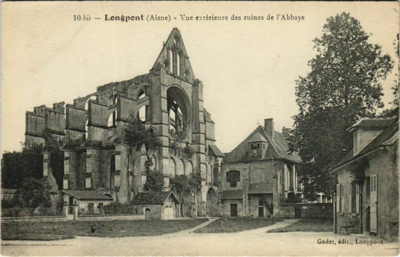 Carte postale ancienne Longpont - Vue Exterieure des Ruines de l'Abbaye à Longpont