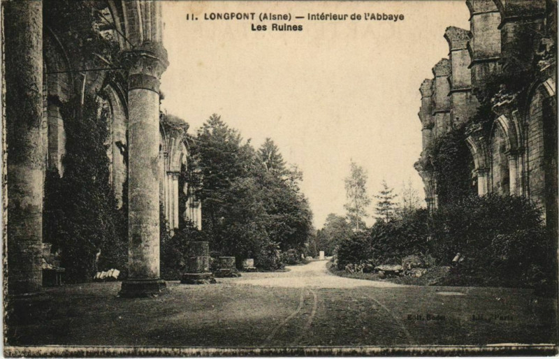 Carte postale ancienne Longpont - Interieur de l'Abbaye - Les Ruines à Longpont