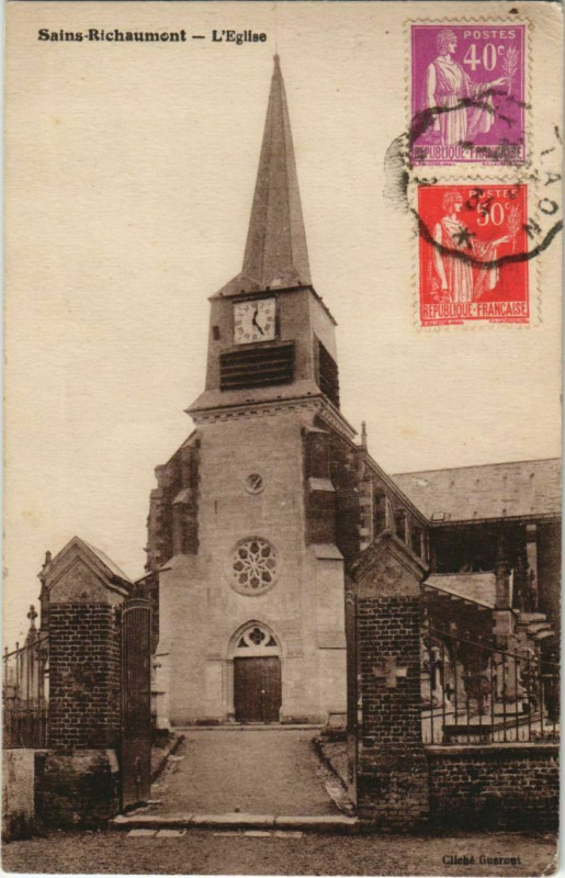 Carte postale ancienne Sains-Richaumont - L'Eglise à Sains-Richaumont