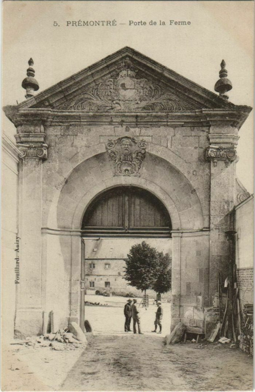 Carte postale ancienne Premontre - Porte de la Ferme à Prémontré