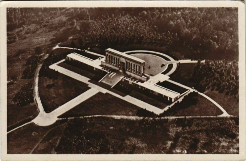 Carte postale ancienne Aisne - Le Monument Americain de la Cote 204 - pris par Avion