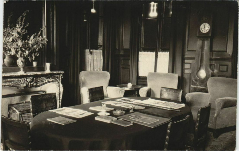 Carte postale ancienne Blerancourt - Maison - Interieur à Blérancourt