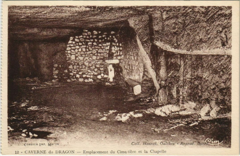 Carte postale ancienne Caverne du Dragon - Emplacement du Cimetiere et la Chapelle