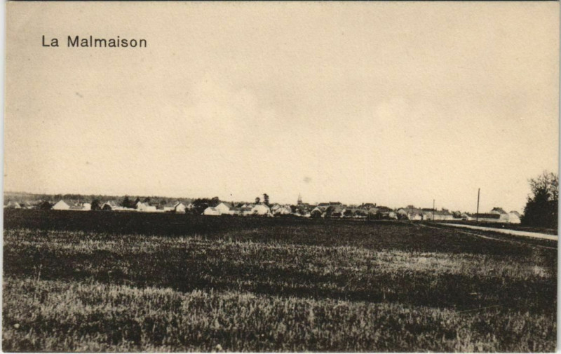 Carte postale ancienne La Malmaison - Panorama à La Malmaison