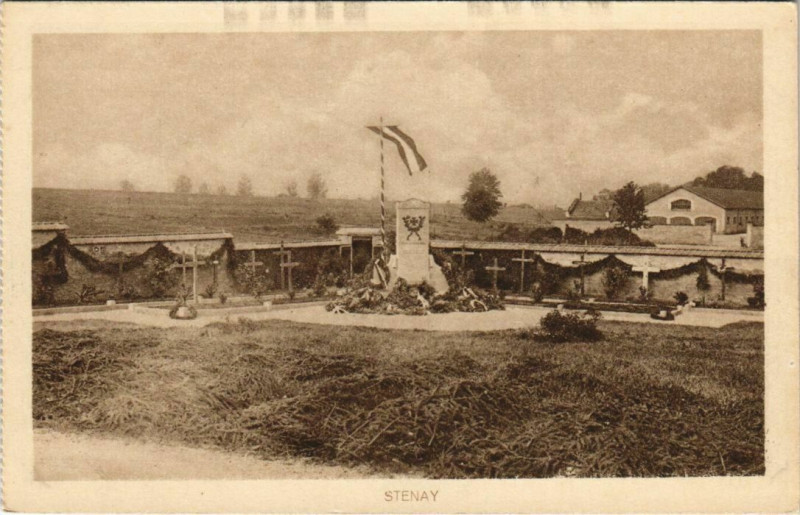 Carte postale ancienne Stenay - Cimetiere - Monument