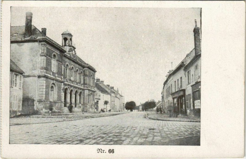 Carte postale ancienne Aisne - Town Scene - Rue