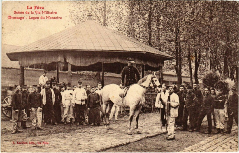 Carte postale ancienne Militaire - La Fere - Scene de la Vie Militaire à La Fère