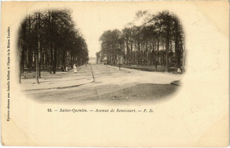 Carte postale ancienne St. Quentin Avenue de Remicourt
