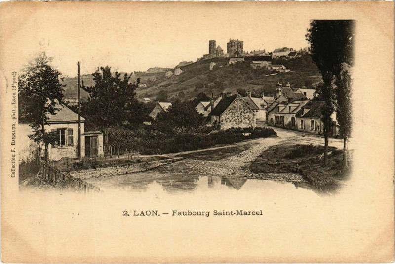 Carte postale ancienne Laon Faubourg St. Marcel à Laon