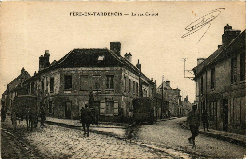 Carte postale ancienne Fere-en-Tardenois Rue Carnot à Fère-en-Tardenois