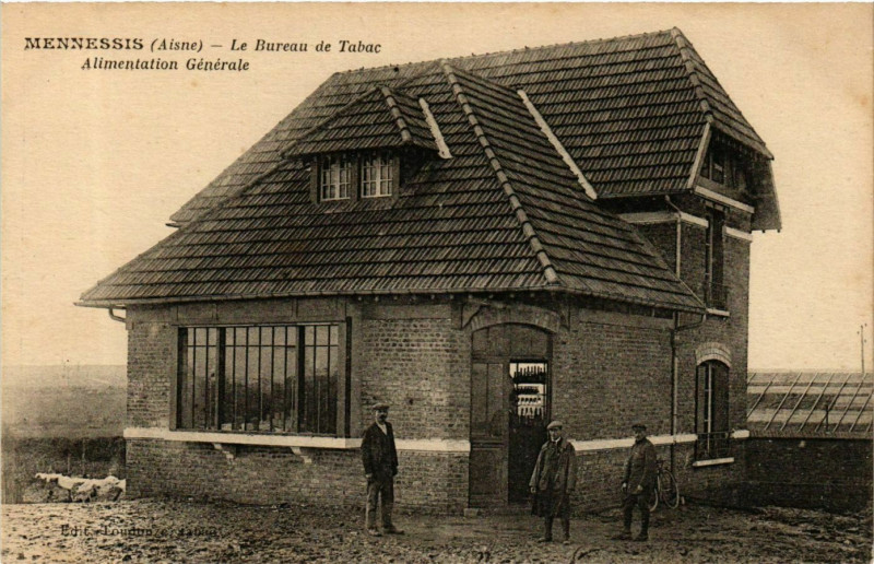 Carte postale ancienne Mennessis Le Bureau de Tabac Alimentation Générale à Mennessis