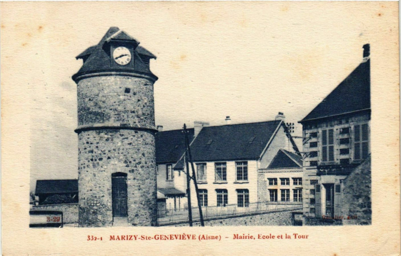 Carte postale ancienne Marizy-Sainte-Genevieve Mairie Ecole et la Tour à Marizy-Sainte-Geneviève