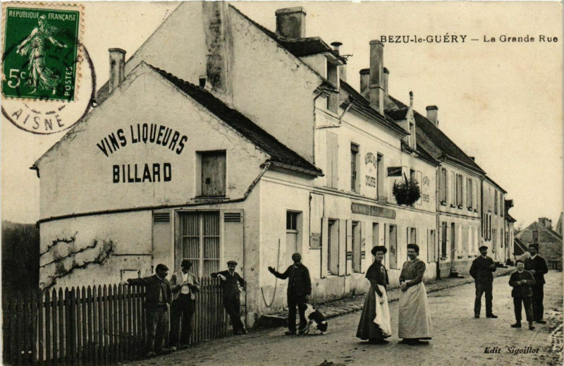 Carte postale ancienne Bezu-le-Guery La Grande Rue à Bézu-le-Guéry