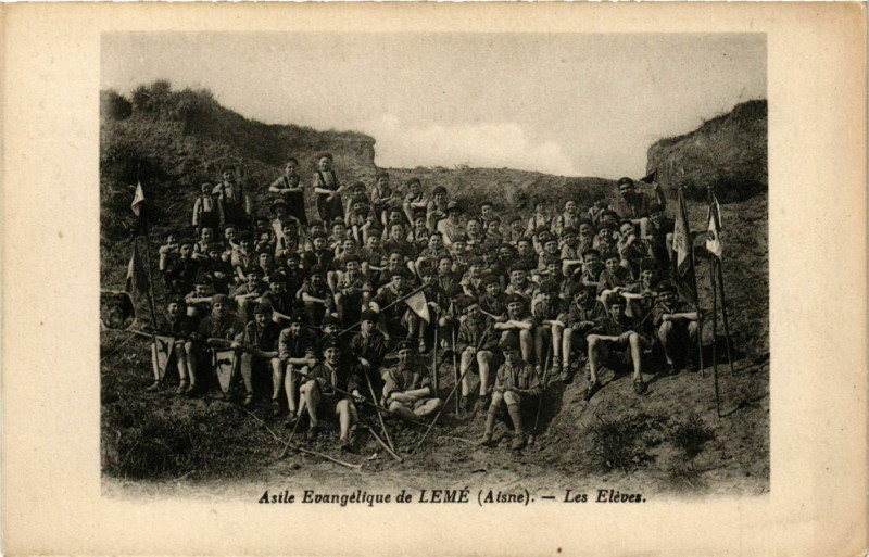 Carte postale ancienne Asile Evangelieu de Leme Les Eleves à Lemé